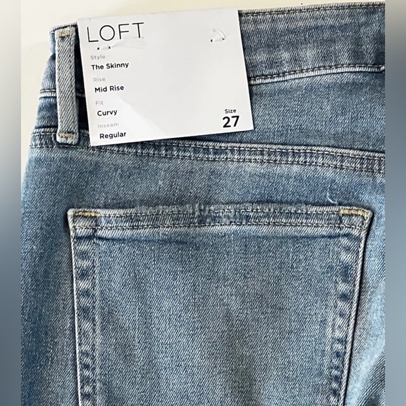 LOFT Curvy Frayed Mid Rise Skinny Jeans Authentic Light Indigo Wash Size 27/4 - Picture 6 of 10